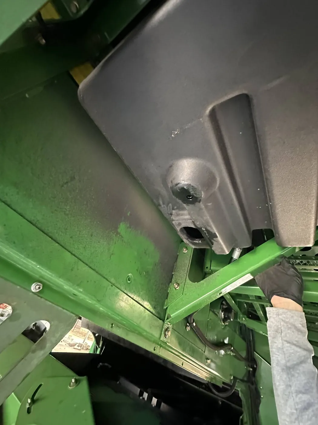 Фото 5 з ремонту — Ремонт паливного бака John Deere 9640