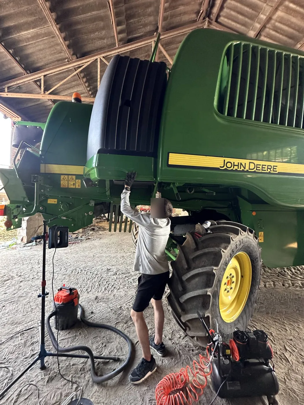 Фото 7 з ремонту — Ремонт паливного бака John Deere 9640