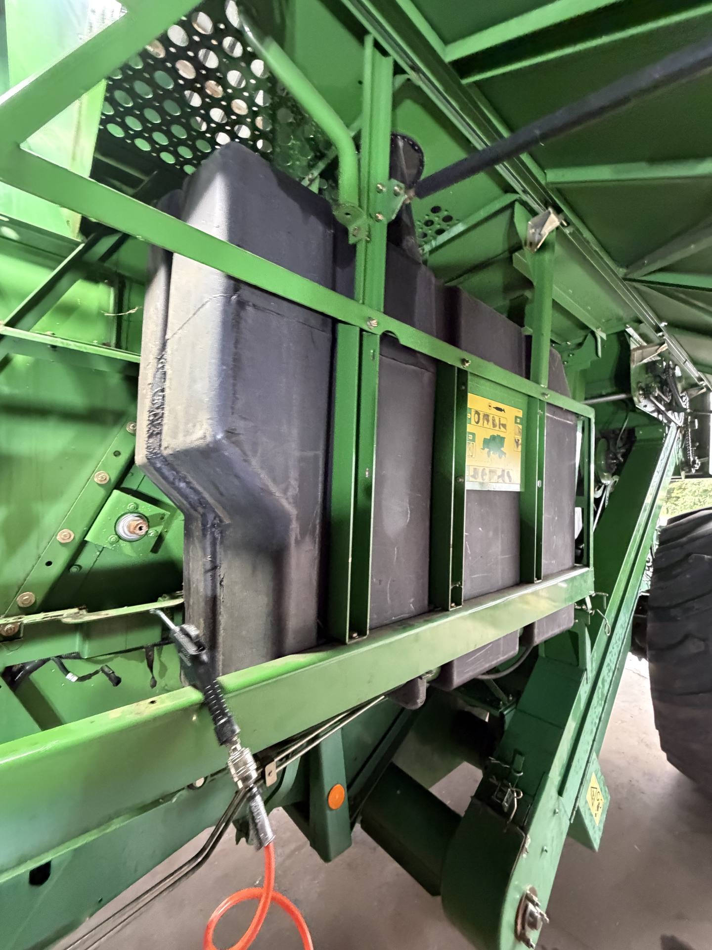Фото 19 з ремонту — Ремонт паливного бака John Deere 1550