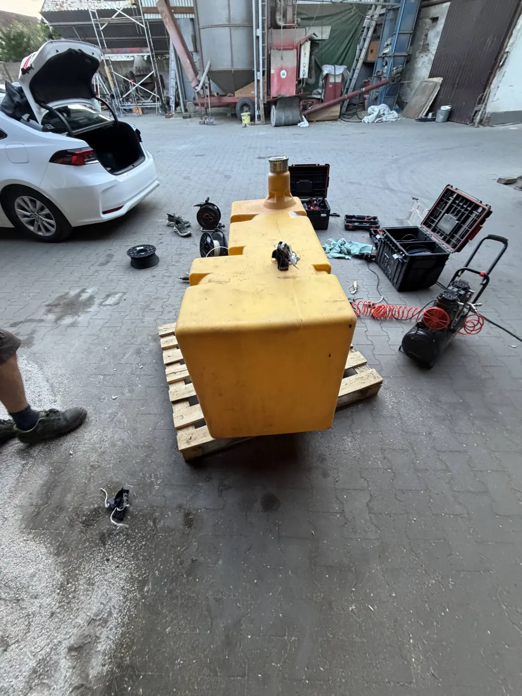 Фото 13 з ремонту — Ремонт паливного бака New Holland TC56