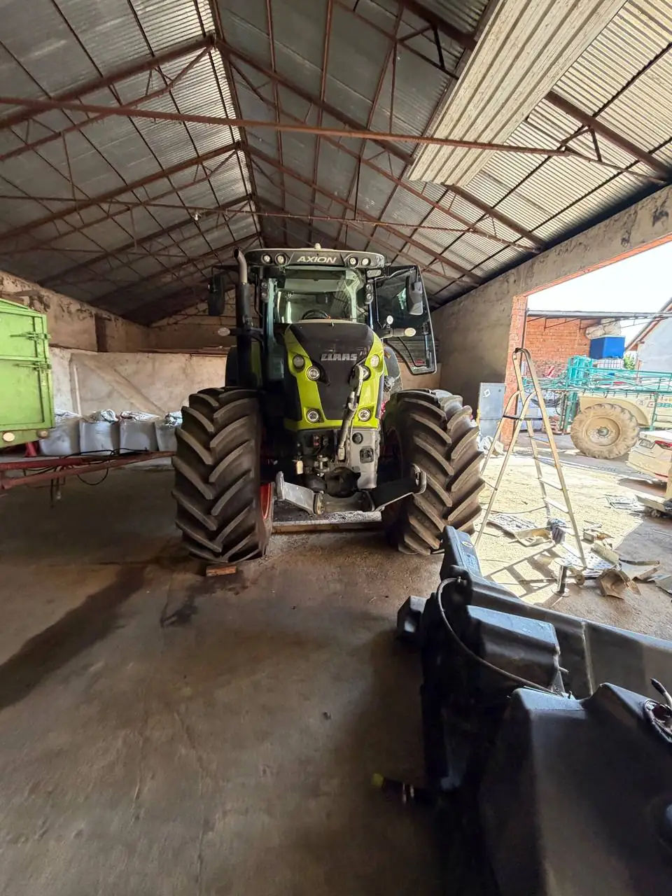 Фото 9 з ремонту — Ремонт паливного бака Claas Axion 870