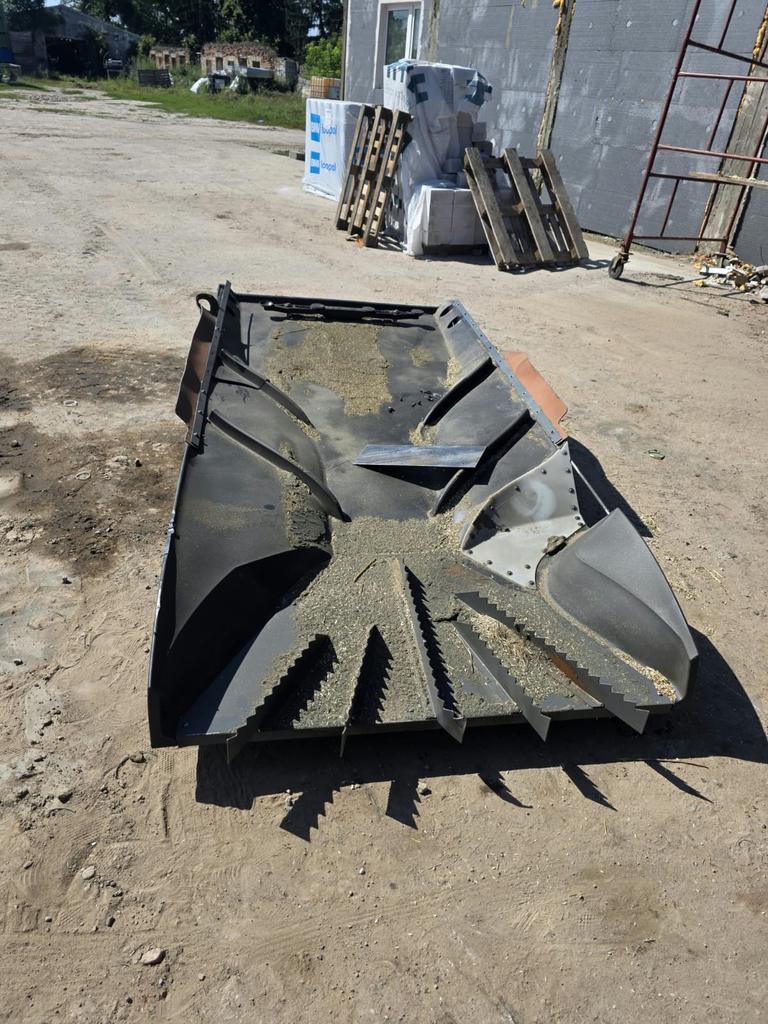 Фото 2 з ремонту — Ремонт стрясної дошки Massey Ferguson Ideal 7