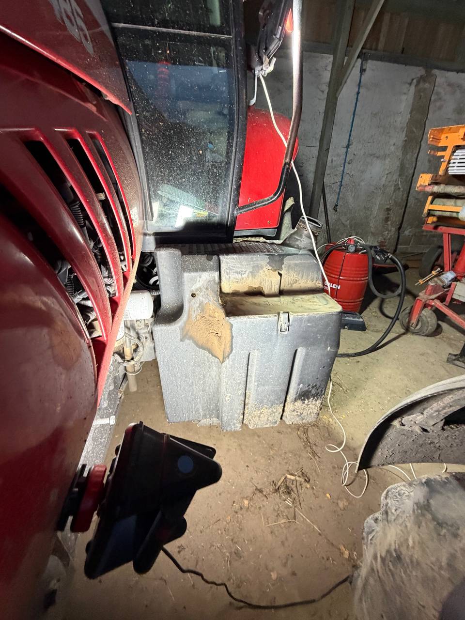 Фото 4 з ремонту — Ремонт паливного бака Massey Ferguson 6485
