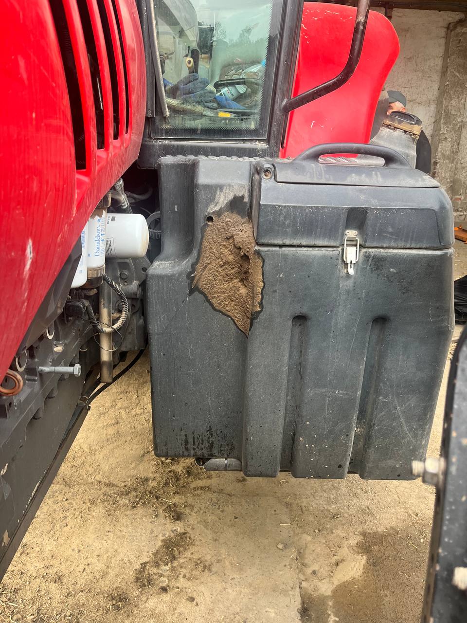 Ремонт паливного бака Massey Ferguson 6485