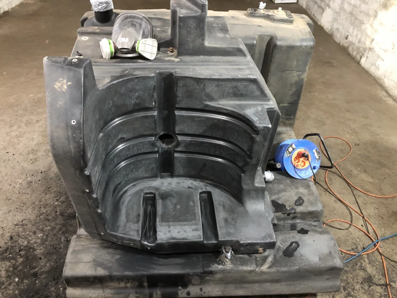 Паливний бак John Deere підготовлений до екструзійного зварювання